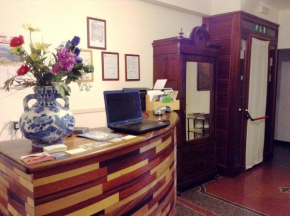 Отель Hotel Bernheof  Дженова